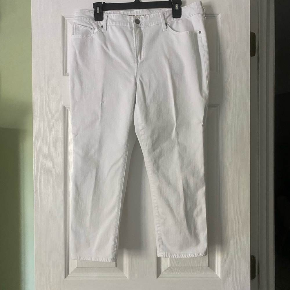 Chico's So Slimming Girlfriend Slim Leg Cropped White Straight-Leg Jeans